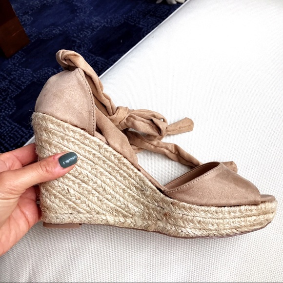 S/8.5 π‘ BEIGE FAUX SUADE ESPADRILLES WEDGES! - Picture 5 of 8
